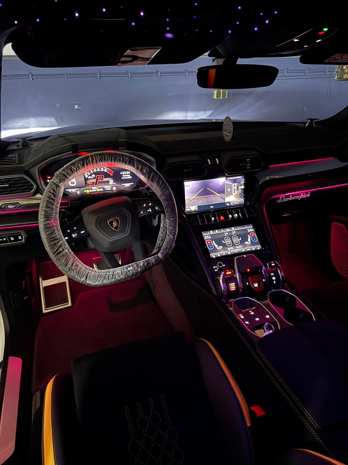 Ambiente Beleuchtung für Lamborghini Urus – Bild 13