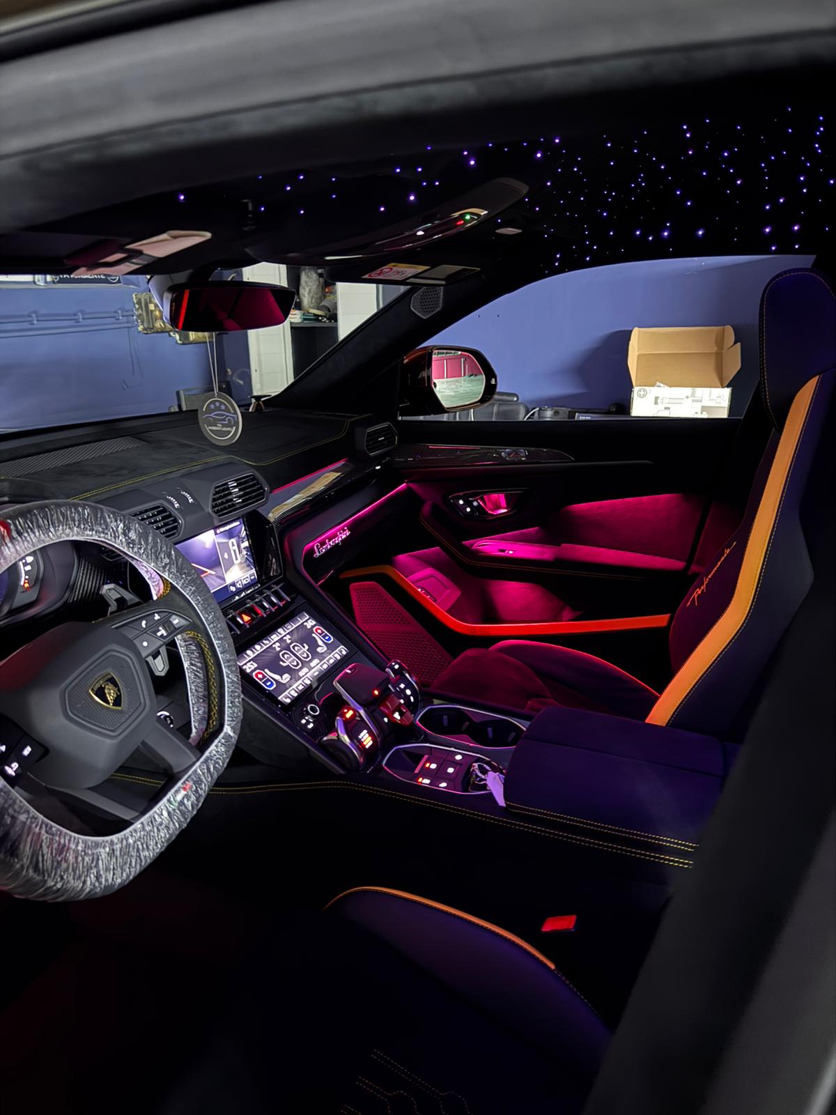 Ambiente Beleuchtung für Lamborghini Urus – Bild 15